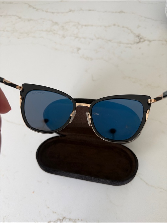 Tom Ford Black Cat-Eye Sunglasses with Gold Accents main image 6